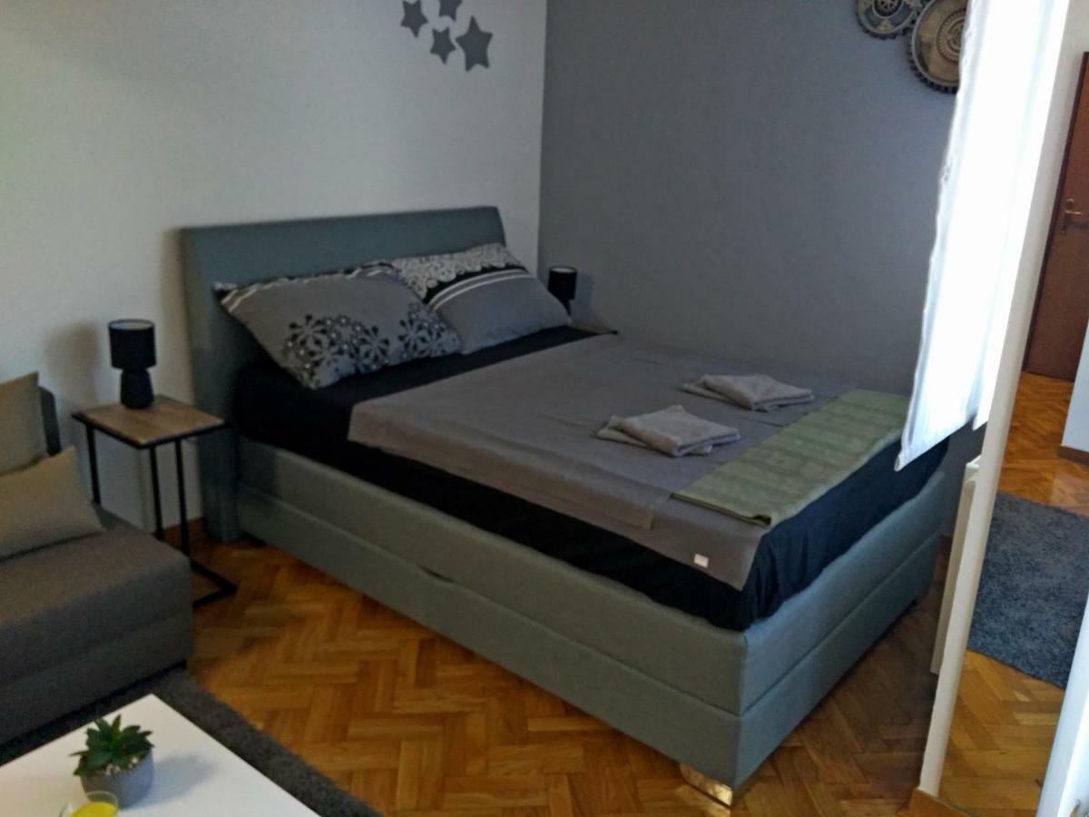 Appartement Time Keeper - Self Check In à Osijek Extérieur photo