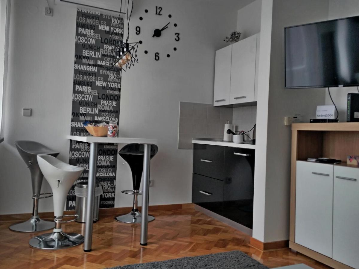 Appartement Time Keeper - Self Check In à Osijek Extérieur photo